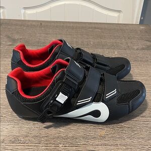 Peloton cycling shoe size euro 40 us 9